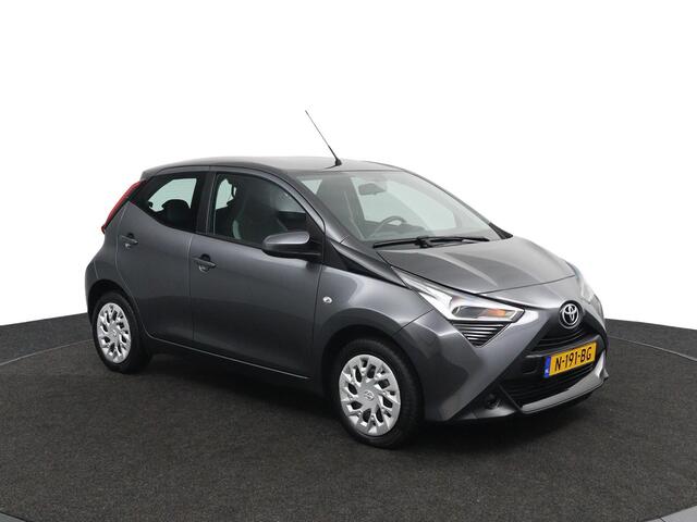 Toyota AYGO 1.0 VVT-i x-play | navigatiesysteem full map | Parkeer Camera Achter | Airco |