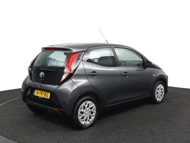 Toyota AYGO 1.0 VVT-i x-play | navigatiesysteem full map | Parkeer Camera Achter | Airco |