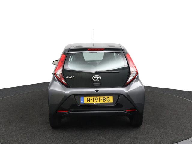 Toyota AYGO 1.0 VVT-i x-play | navigatiesysteem full map | Parkeer Camera Achter | Airco |