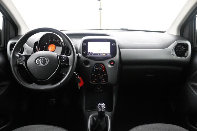 Toyota AYGO 1.0 VVT-i x-play | navigatiesysteem full map | Parkeer Camera Achter | Airco |
