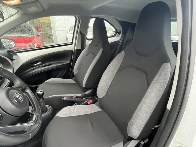 Toyota AYGO X 1.0 VVT-i MT Play