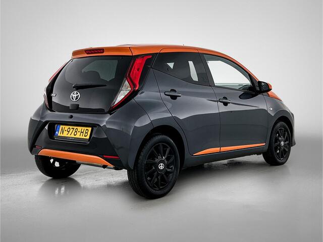 Toyota AYGO 1.0 VVT-i x-JBL staat in het halletje