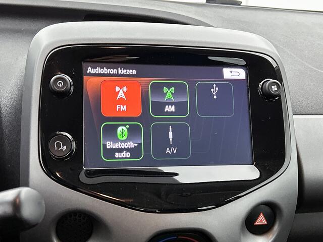 Toyota AYGO 1.0 VVT-i x-play limited | 1e Eigenaar | Dealer Onderhouden | Apple Carplay / Android Auto |