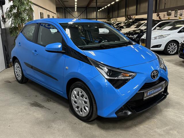 Toyota AYGO 1.0 VVT-i x-play // Camera // Autom. // Navi