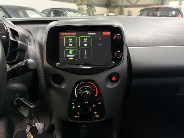 Toyota AYGO 1.0 VVT-i x-play // Camera // Autom. // Navi