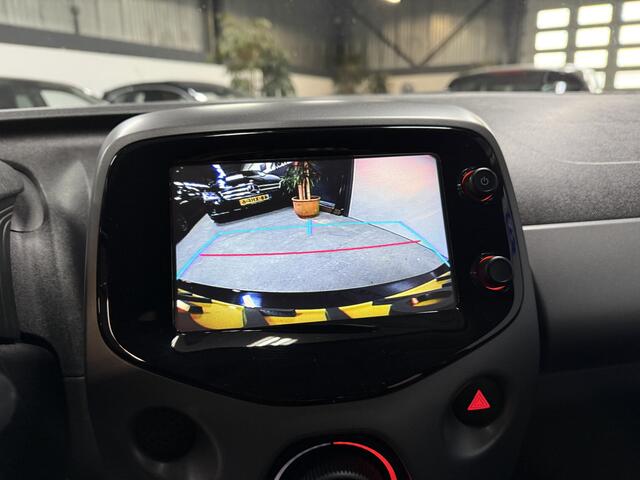 Toyota AYGO 1.0 VVT-i x-play // Camera // Autom. // Navi