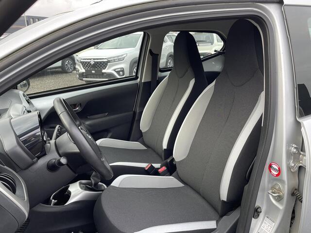 Toyota AYGO 1.0 VVT-i X-Nav X-Play **NAVIGATIE/ PARKEERCAMERA/ 36 MAANDEN GARANTIE/ DEALER ONDERHOUDEN**