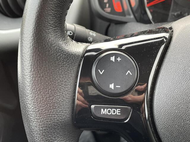 Toyota AYGO 1.0 VVT-i X-Nav X-Play **NAVIGATIE/ PARKEERCAMERA/ 36 MAANDEN GARANTIE/ DEALER ONDERHOUDEN**