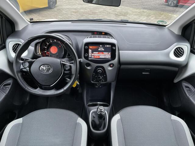 Toyota AYGO 1.0 VVT-i X-Play **APPLE CARPLAY/ PARKEERCAMERA/ 36 MAANDEN GARANTIE**