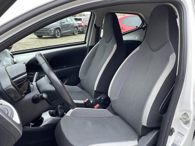 Toyota AYGO 1.0 VVT-i X-Play **APPLE CARPLAY/ PARKEERCAMERA/ 36 MAANDEN GARANTIE**