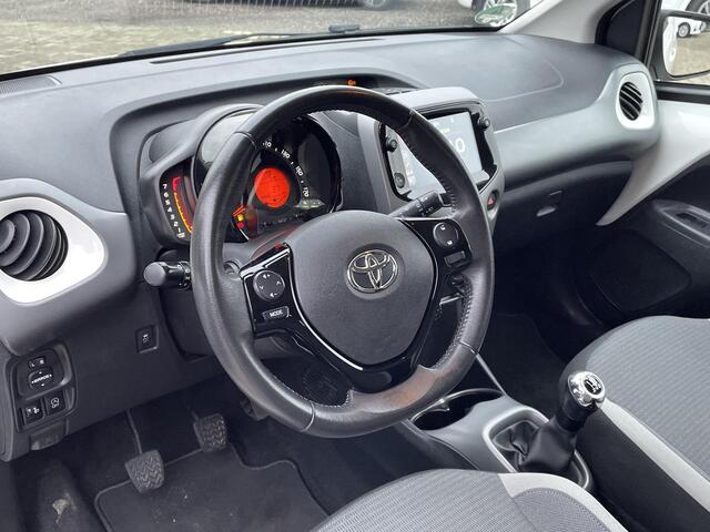 Toyota AYGO 1.0 VVT-i X-Play **APPLE CARPLAY/ PARKEERCAMERA/ 36 MAANDEN GARANTIE**