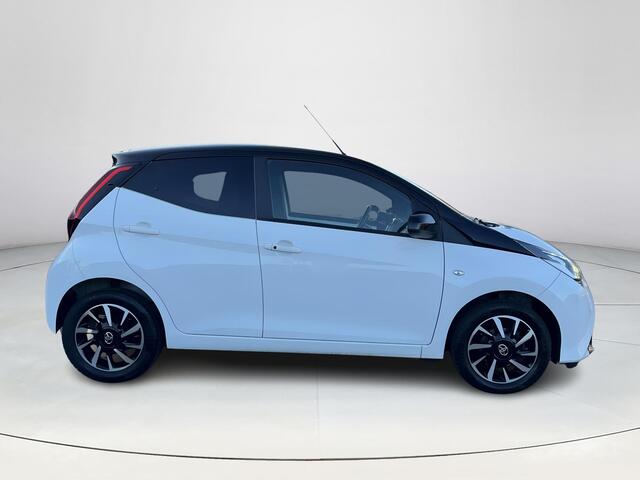Toyota AYGO 1.0 VVT-i x-clusiv | x-shift automaat | Carplay | Licht metalen velgen | Keyless entry |