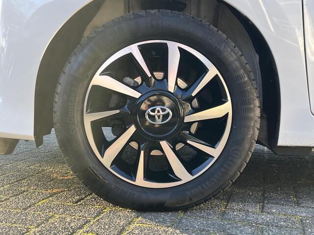 Toyota AYGO 1.0 VVT-i x-clusiv | x-shift automaat | Carplay | Licht metalen velgen | Keyless entry |
