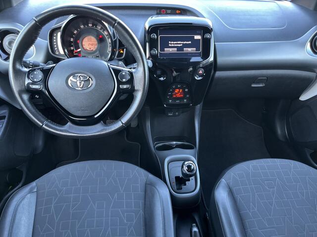 Toyota AYGO 1.0 VVT-i x-clusiv | x-shift automaat | Carplay | Licht metalen velgen | Keyless entry |