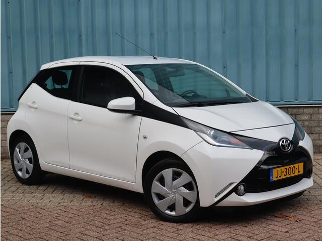 Toyota AYGO 1.0 VVT-i x-play | AIRCO | CAMERA | LAGE KM-STAND |