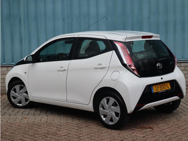 Toyota AYGO 1.0 VVT-i x-play | AIRCO | CAMERA | LAGE KM-STAND |