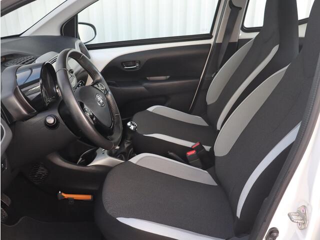 Toyota AYGO 1.0 VVT-i x-play | AIRCO | CAMERA | LAGE KM-STAND |