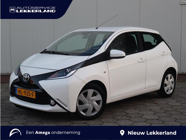 Toyota AYGO 1.0 VVT-i x-play | AIRCO | NAVI | CAMERA | LAGE KM-STAND |