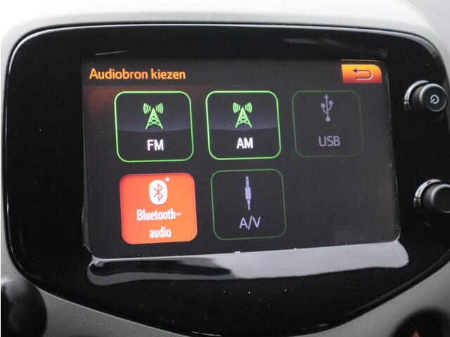 Toyota AYGO 1.0 VVT-i x-play | AIRCO | NAVI | CAMERA | LAGE KM-STAND |