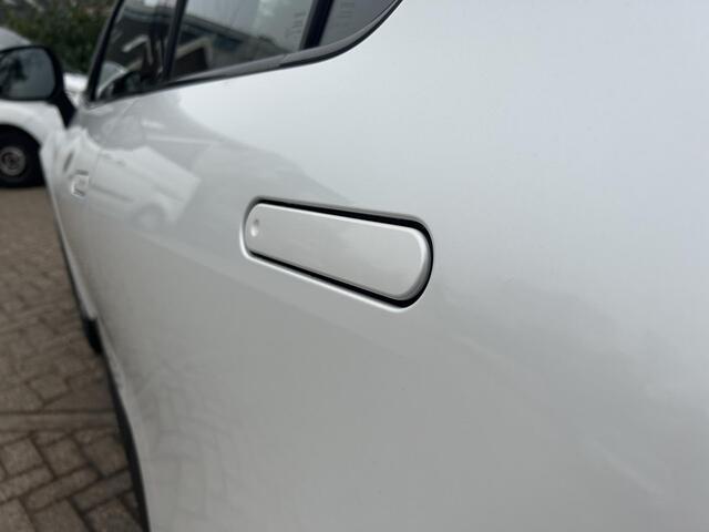 Toyota C-HR 2.0 Plug-in Hybrid 220 Active