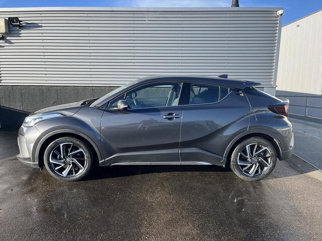 Toyota C-HR 2.0 Hybrid Dynamic CVT-Automaat Incl: AppleCarplay / AndroidAuto, climate control, Adaptieve Cruise control, Metallic lak, LM velgen, Parkeersensoren + Parkeerhulpcamera