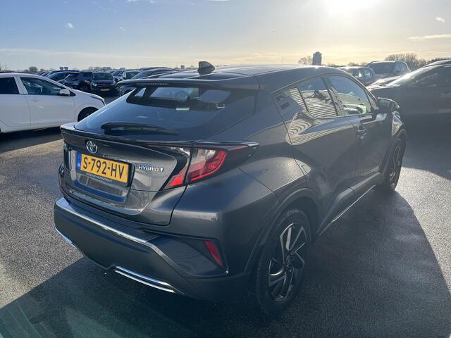 Toyota C-HR 2.0 Hybrid Dynamic CVT-Automaat Incl: AppleCarplay / AndroidAuto, climate control, Adaptieve Cruise control, Metallic lak, LM velgen, Parkeersensoren + Parkeerhulpcamera