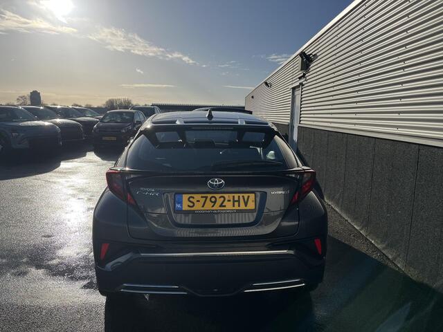 Toyota C-HR 2.0 Hybrid Dynamic CVT-Automaat Incl: AppleCarplay / AndroidAuto, climate control, Adaptieve Cruise control, Metallic lak, LM velgen, Parkeersensoren + Parkeerhulpcamera