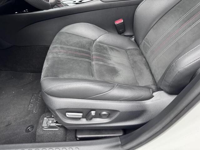 Toyota C-HR 1.8 Hybrid GR-Sport FULL OPTION! | Alcantara/Leder, Elektr. Stoel, 19 inch, LED, Bi-Tone, Dealer onderhouden, 1e eigenaar, Full option!