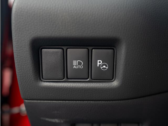 Toyota C-HR 1.8 Hybrid GR-Sport | Dodehoek sensoren | Stoel & Stuur verw. | 19'' | Prijs Rijklaar!!