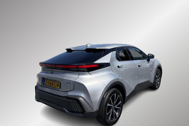 Toyota C-HR 1.8 Hybrid 140 Dynamic, Climate & Cruise control, BSM, Apple Carplay/Android Auto, Privacy Glass, Sensoren, 18" inch lm velgen!