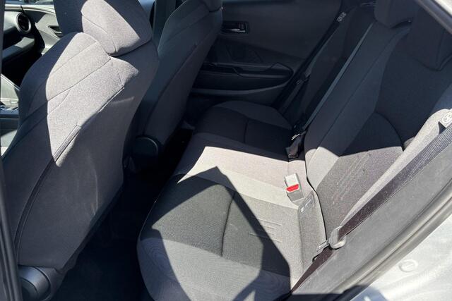 Toyota C-HR 1.8 Hybrid 140 Dynamic, Climate & Cruise control, BSM, Apple Carplay/Android Auto, Privacy Glass, Sensoren, 18" inch lm velgen!