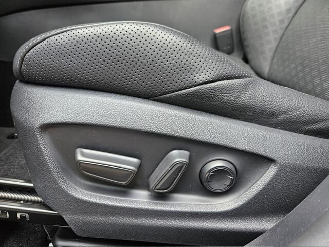 Toyota C-HR 2.0 Hybrid Executive Elektrisch verstelbare stoel / Vol leder