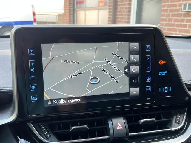 Toyota C-HR 1.8 Hybrid Executive. Bi Tone, Navi, Camera, StoelVerw, Afn Haak