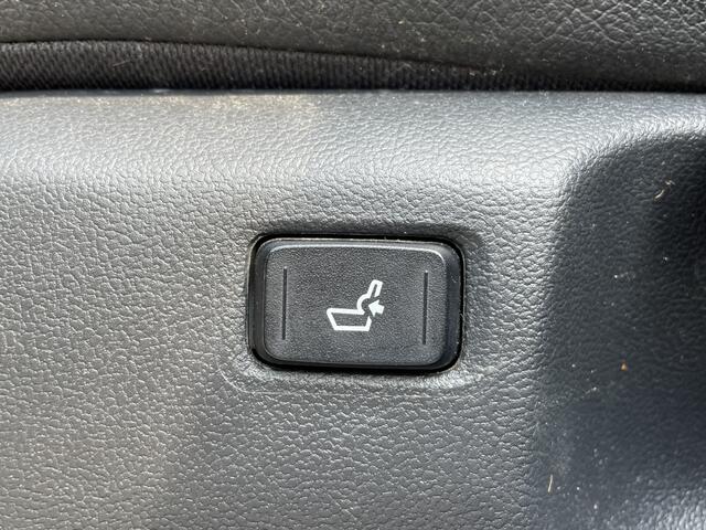 Toyota C-HR 1.8 Hybrid Bi-Tone | Navi | Stoelverwarming | Cruise Control