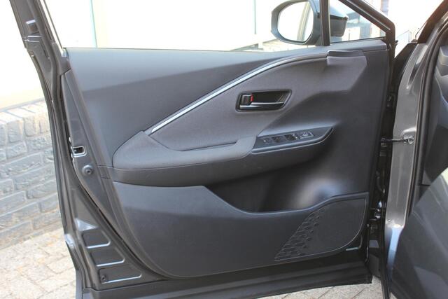 Toyota C-HR 1.8 Hybrid 140 First Edition Bi Tone