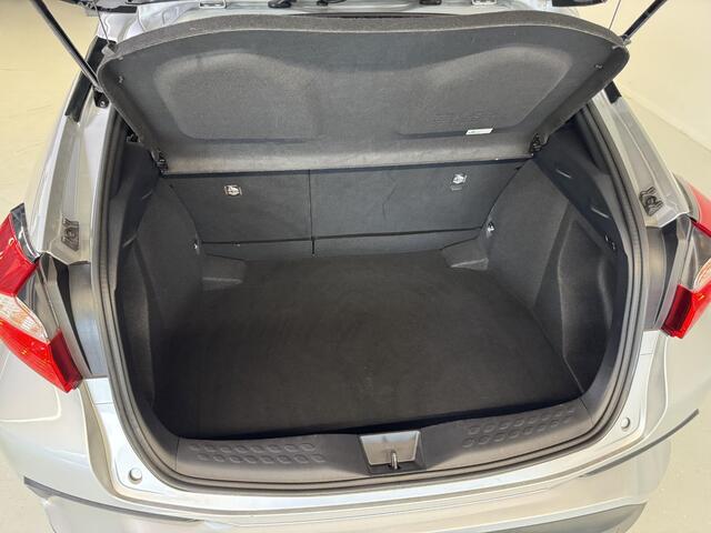 Toyota C-HR 1.2 Dynamic handgeschakeld | 1300kg trekgew. | Keyless |