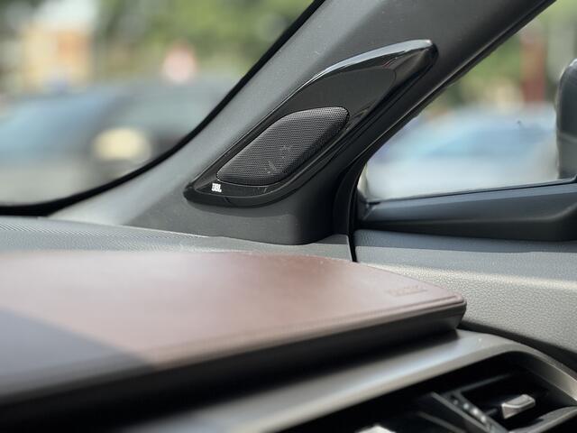 Toyota C-HR 1.8 Hybrid Executive Trekhaak, JBL, Navigatie, Dodehoeksensor , All-in Rijklaarprijs