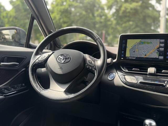 Toyota C-HR 1.8 Hybrid Executive Trekhaak, JBL, Navigatie, Dodehoeksensor , All-in Rijklaarprijs