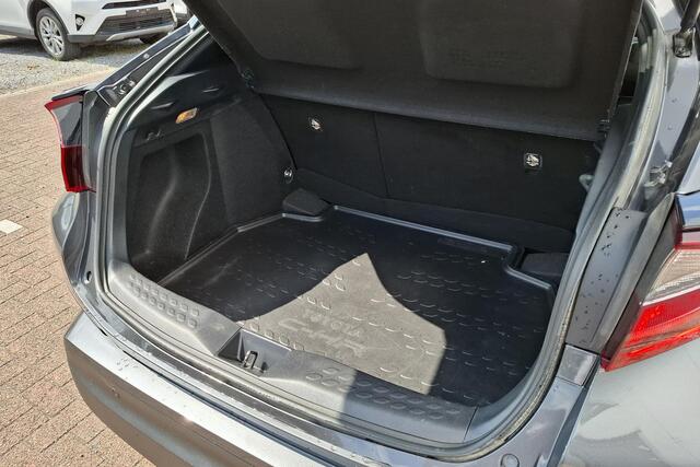 Toyota C-HR 1.8 Hybrid Dynamic Adaptieve cruise control, achteruitrij camera, keyless, navigatie Apple Carplay/Android Auto, parkeersensoren, automaat!