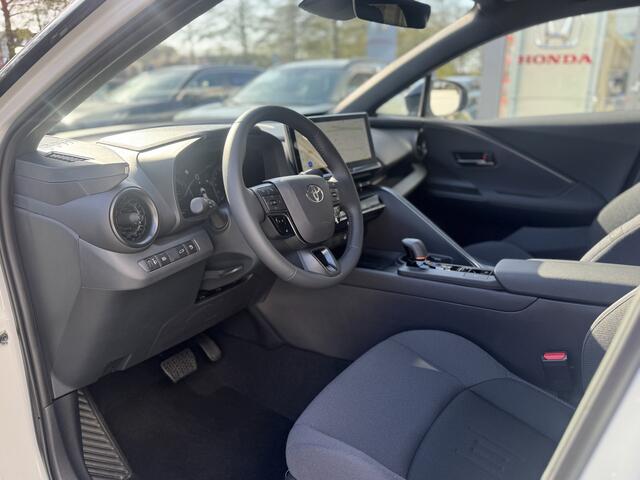 Toyota C-HR 1.8 Hybrid 140 First Edition Dodenhoekdetectie, Navigatie, Parkeersensoren V + A , All-in Rijklaarprijs