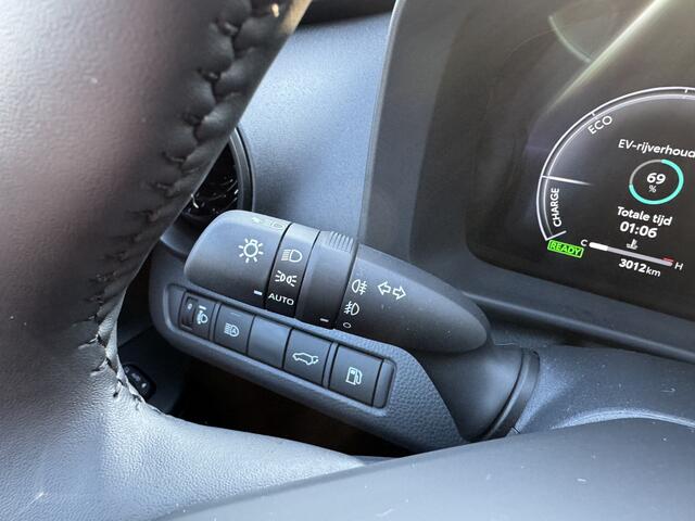 Toyota C-HR 1.8 Hybrid 140 First Edition Dodenhoekdetectie, Navigatie, Parkeersensoren V + A , All-in Rijklaarprijs