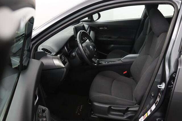 Toyota C-HR 1.2 Dynamic Automaat | Trekhaak | Navigatie | Keyless Entry |