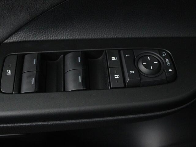 Toyota C-HR 2.0 Plug-in Hybrid 220 Executive | All-season banden | Spatlappen |