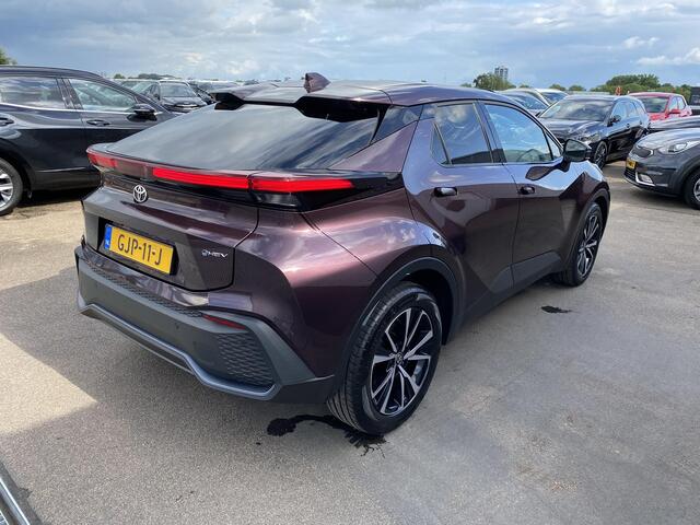 Toyota C-HR 1.8 Hybrid 140 Dynamic NL-auto, Dodehoekdetectie, Adaptieve cruise control, keyless, achteruitrij camera, navigatie Apple CarPlay/Android Auto, parkeersensoren
