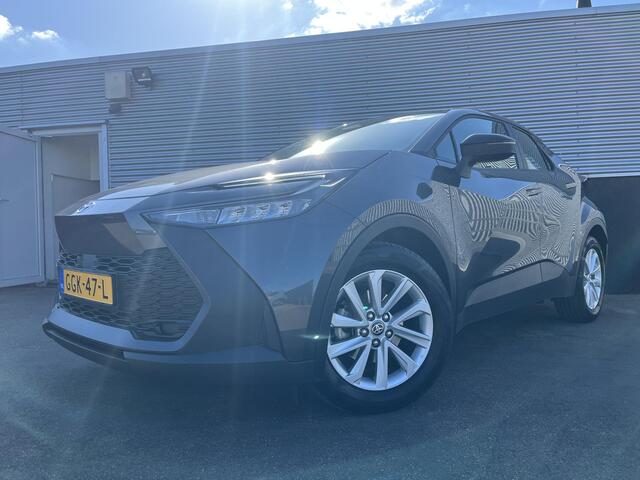 Toyota C-HR 1.8 Hybrid 140 Active NL-auto, 1e eign. Dodehoek detectie, keyless start, navigatie Apple CarPlay/Android Auto, adaptieve cruise control, achteruitrij camera