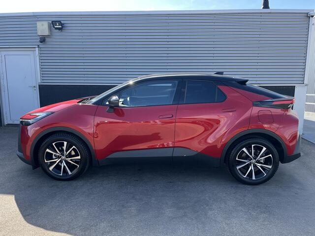 Toyota C-HR 1.8 Hybrid 140 First Edition Dodehoek detectie, rondomzichtcamera, navigatie Apple CarPlay/Android Auto, adaptieve cruise control, parkeersensoren,