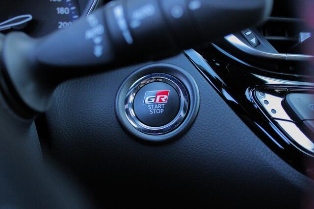 Toyota C-HR 2.0 Hybrid GR-Sport |Apple/Android|full option|elek stoel|JBL|navigatie|leder-alcantara|19"|LED|