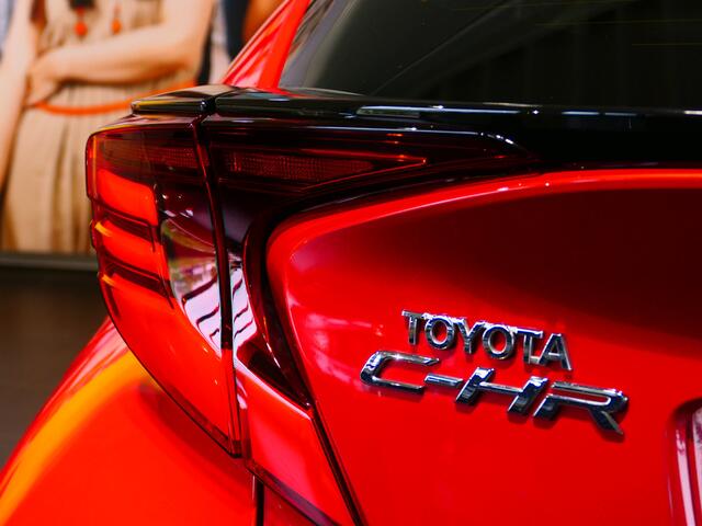 Toyota C-HR 2.0 Hybrid GR-Sport *1e eigenaar!* *Parkeerassistent* - Cruise, stoelverwarming, navi