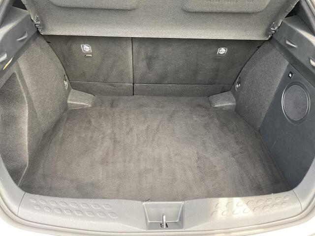 Toyota C-HR 1.8 Hybrid Executive Nieuw geleverd en dealeronderhouden, 1e eign. Stoel- & Stuurwielverwarming, achteruitrij camera, adaptieve cruise control, dodehoek detectie, keyless, Navigatie