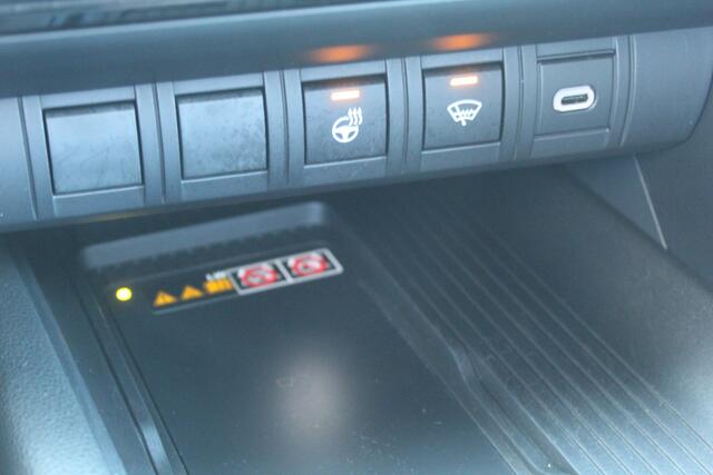 Toyota C-HR 2.0 Hybrid 200 First Edition Bi-Tone AWD | Rijklaar | Trekhaak | Stoel-/Stuurverwarming | Apple/Android | Keyless | PDC | Navi | LED